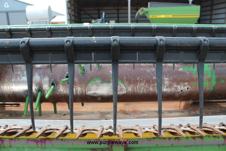 image for item J2009 1997 John Deere 925 flex platform head