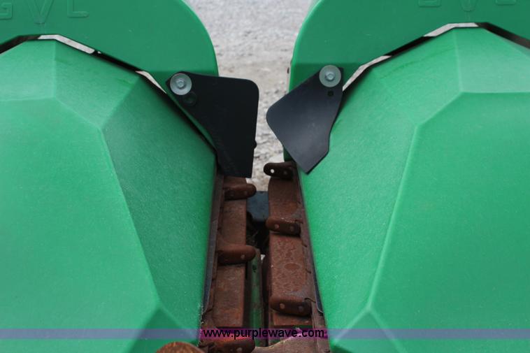 image for item J2010 John Deere corn head