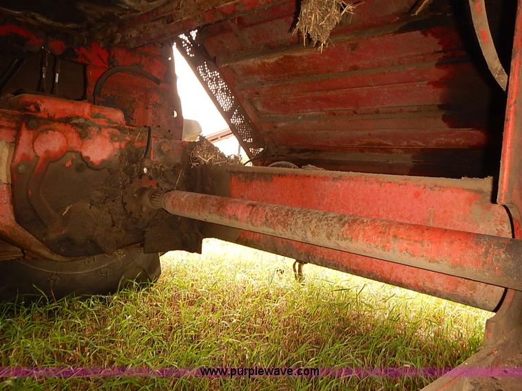 image for item J2062 Massey Ferguson 750 combine