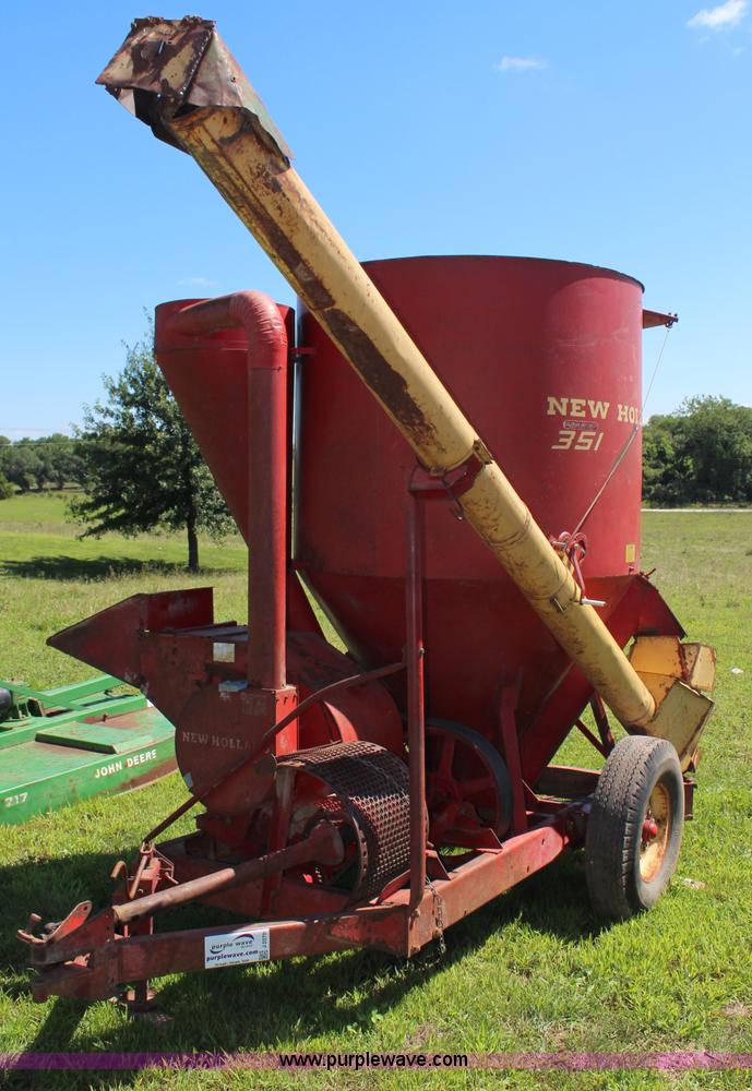 New Holland 351 grinder mixer in Bonner Springs, KS Item J2070 sold