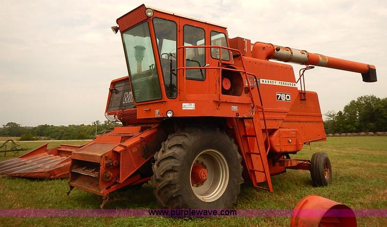 image for item J2075 Massey Ferguson 760 combine
