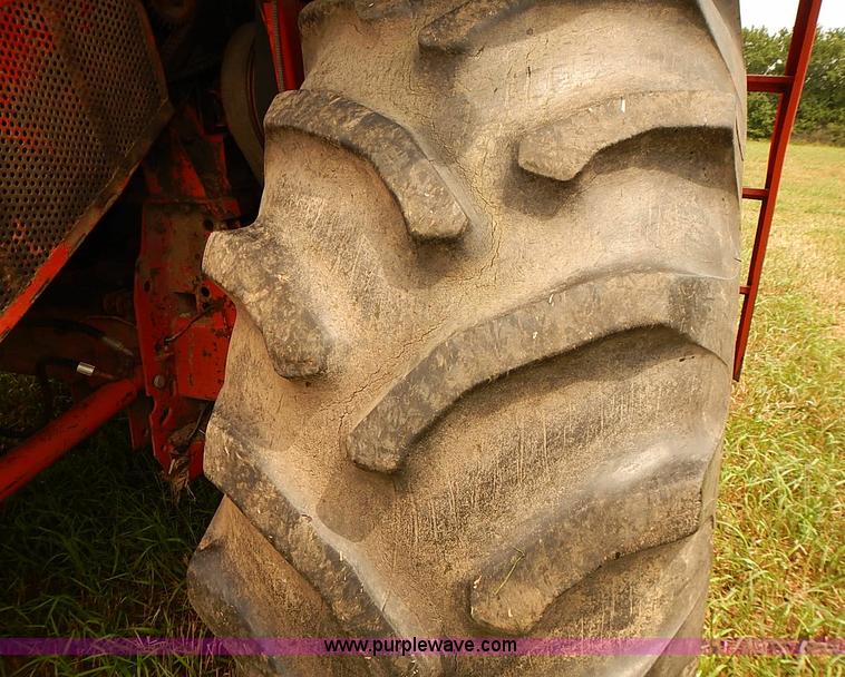 image for item J2075 Massey Ferguson 760 combine