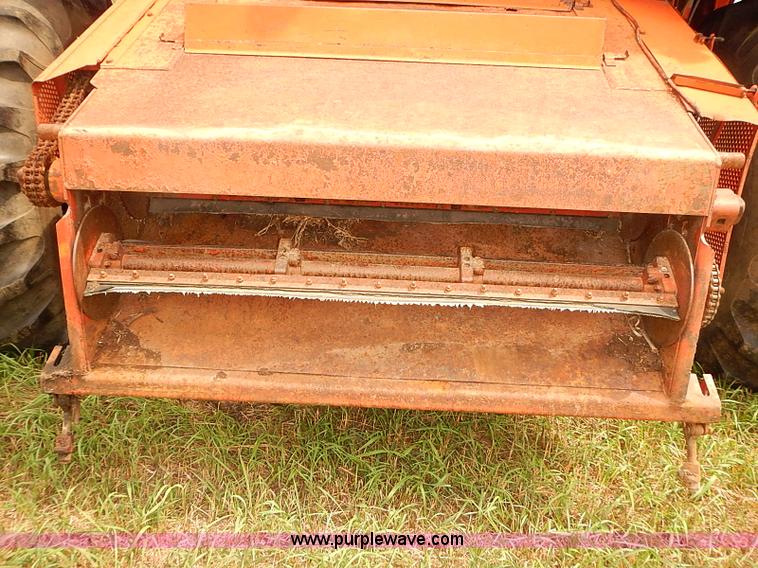 image for item J2075 Massey Ferguson 760 combine