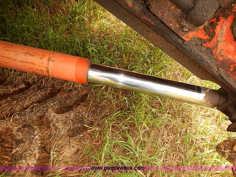 image for item J2075 Massey Ferguson 760 combine