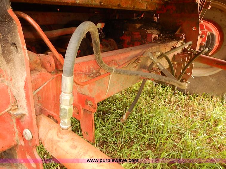 image for item J2075 Massey Ferguson 760 combine