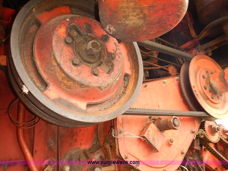 image for item J2075 Massey Ferguson 760 combine