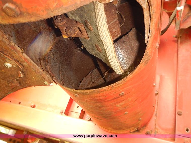 image for item J2075 Massey Ferguson 760 combine