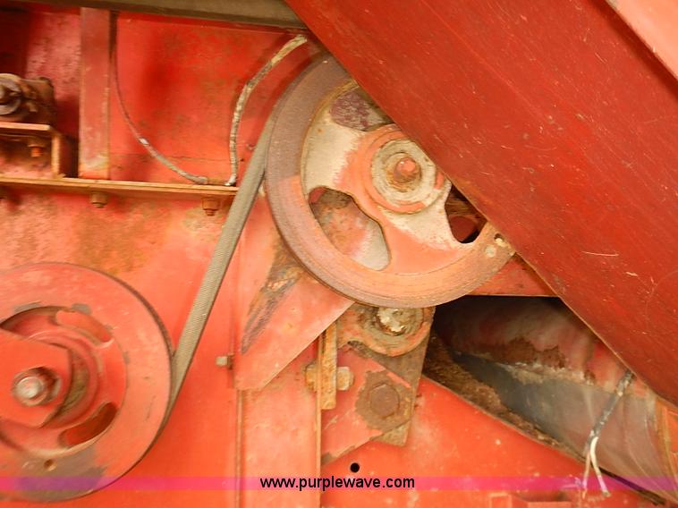 image for item J2075 Massey Ferguson 760 combine