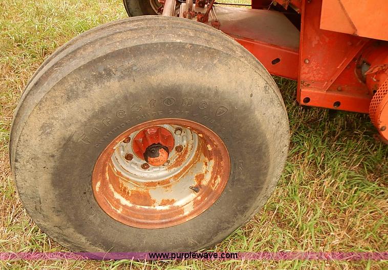 image for item J2075 Massey Ferguson 760 combine