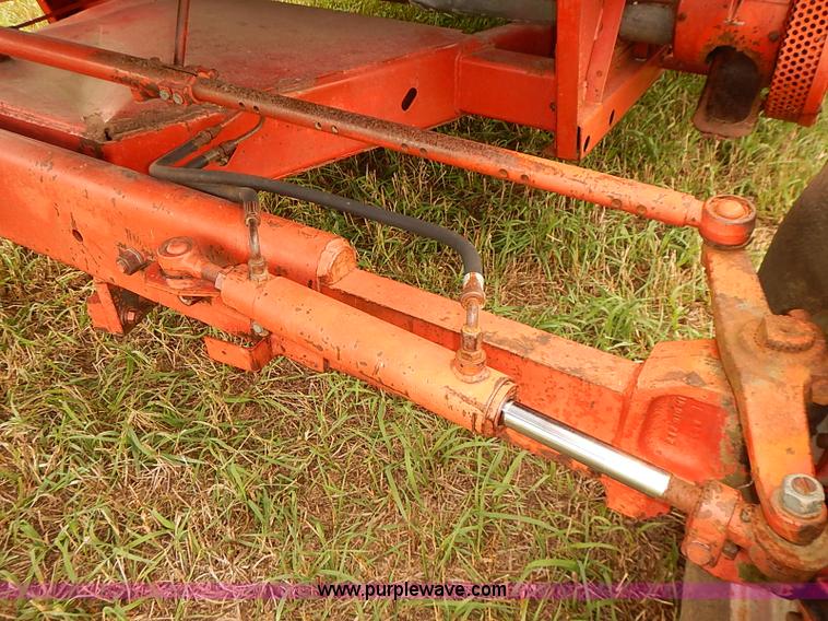image for item J2075 Massey Ferguson 760 combine