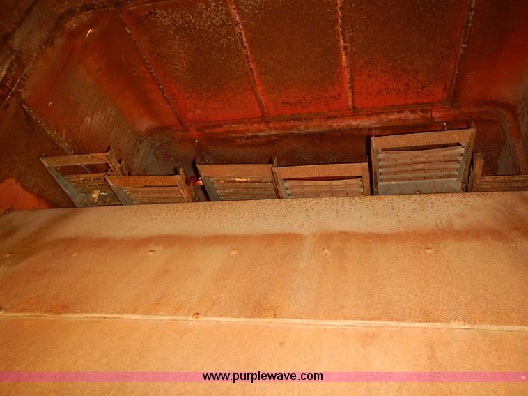 image for item J2075 Massey Ferguson 760 combine