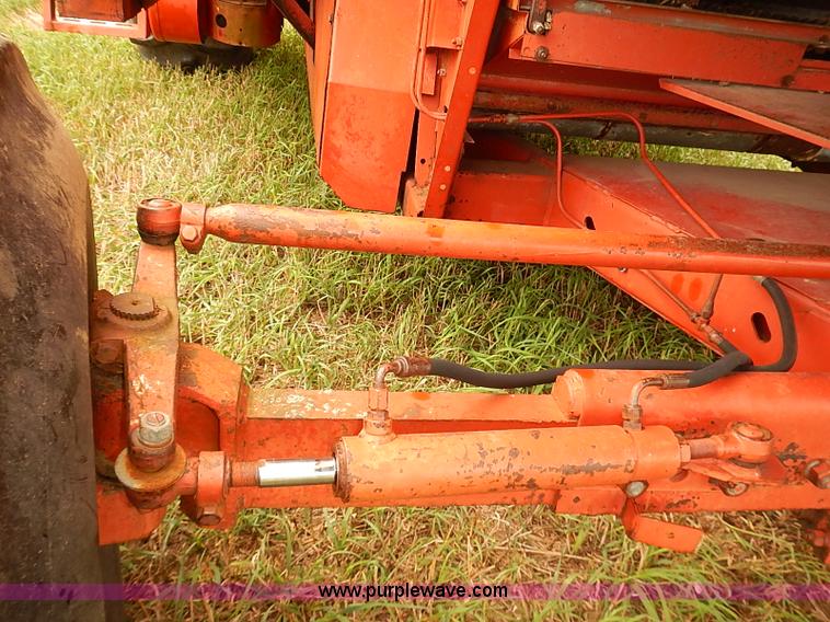 image for item J2075 Massey Ferguson 760 combine