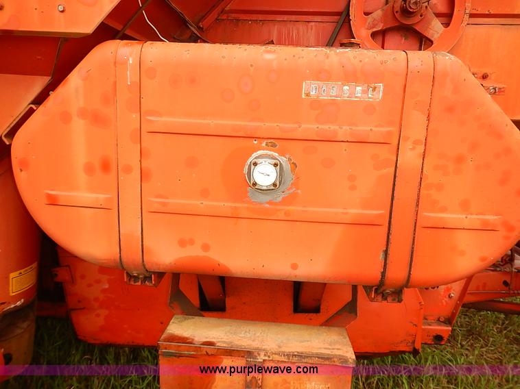 image for item J2075 Massey Ferguson 760 combine
