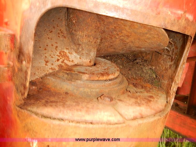 image for item J2075 Massey Ferguson 760 combine