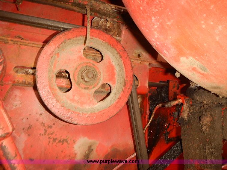 image for item J2075 Massey Ferguson 760 combine