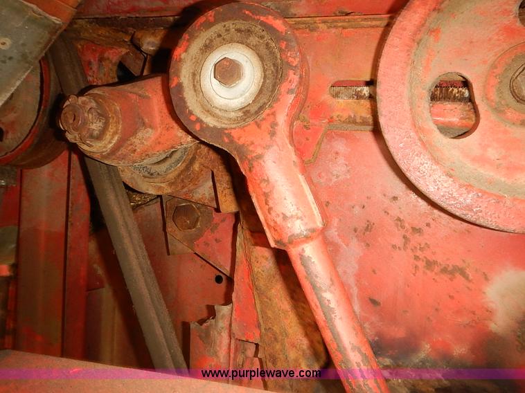 image for item J2075 Massey Ferguson 760 combine