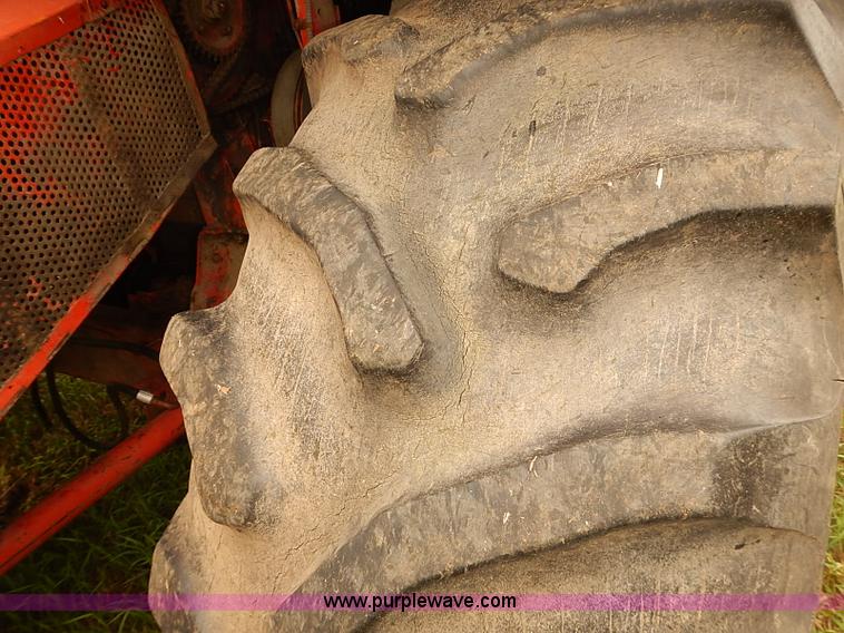 image for item J2075 Massey Ferguson 760 combine