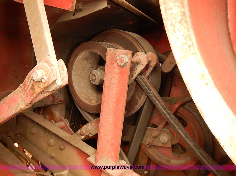 image for item J2075 Massey Ferguson 760 combine