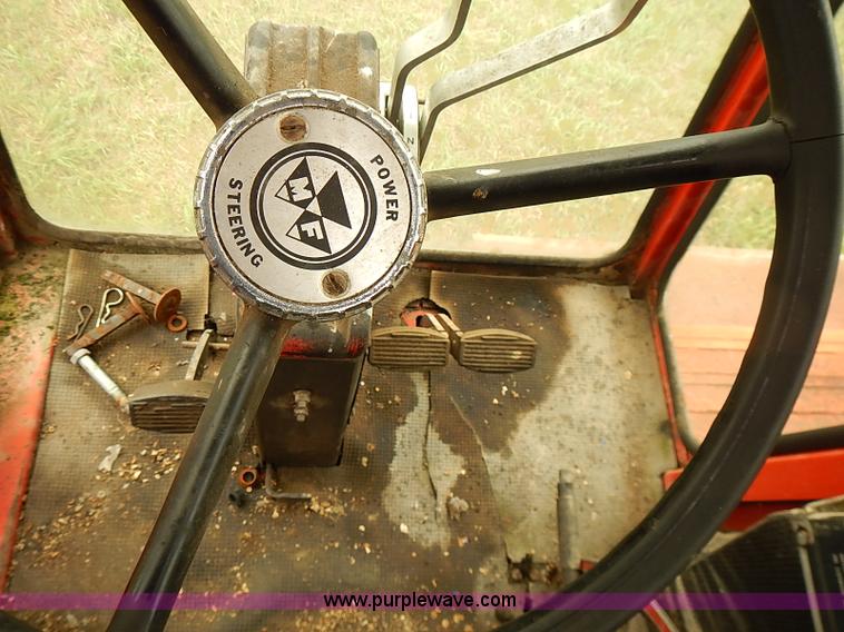 image for item J2075 Massey Ferguson 760 combine
