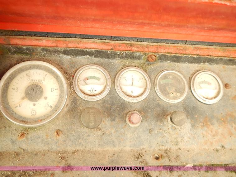 image for item J2075 Massey Ferguson 760 combine