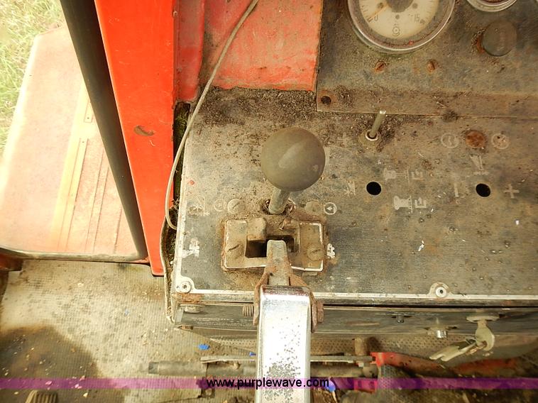 image for item J2075 Massey Ferguson 760 combine