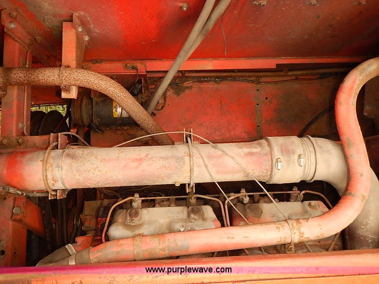 image for item J2075 Massey Ferguson 760 combine