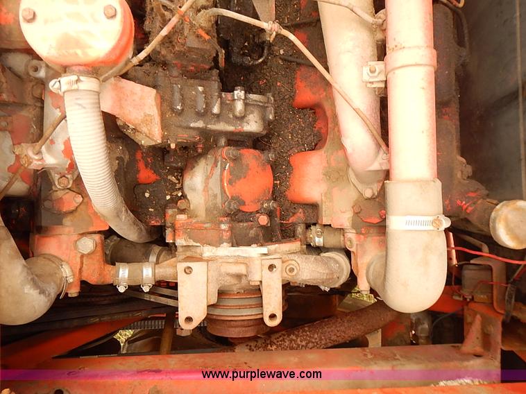 image for item J2075 Massey Ferguson 760 combine