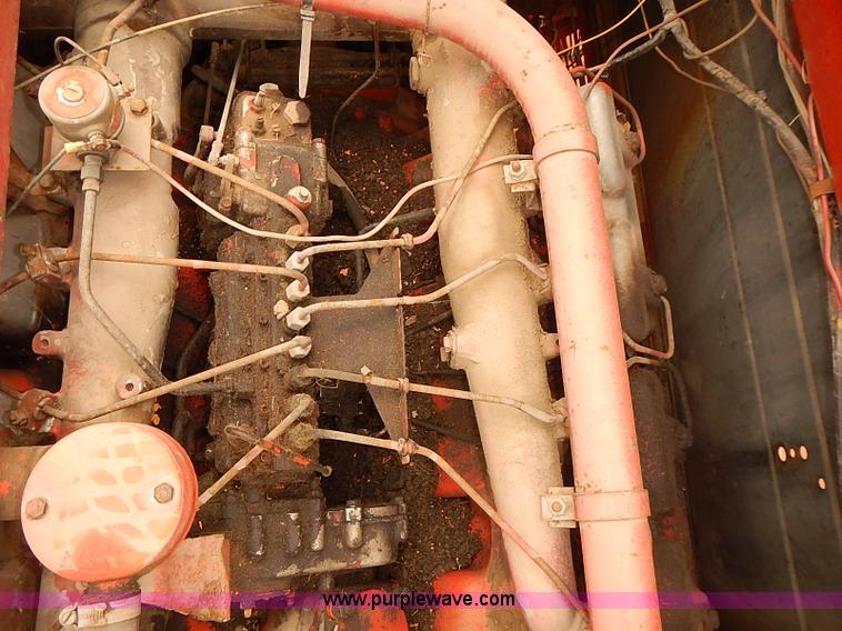 image for item J2075 Massey Ferguson 760 combine