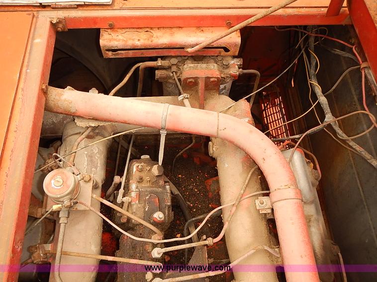 image for item J2075 Massey Ferguson 760 combine