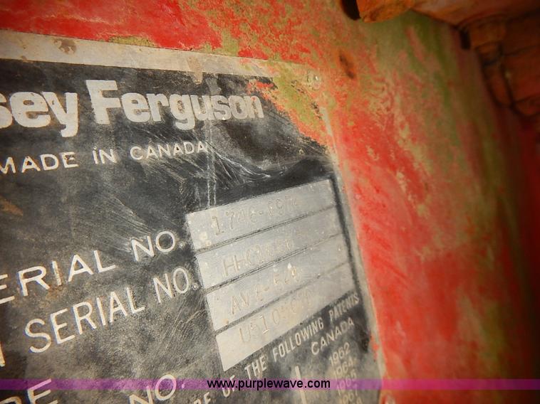 image for item J2075 Massey Ferguson 760 combine