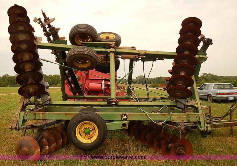 image for item J2114 John Deere 331 disk