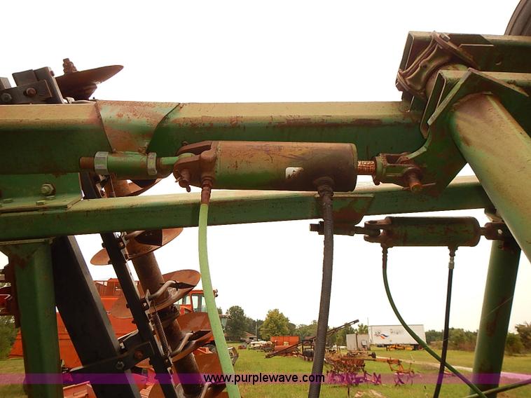 image for item J2114 John Deere 331 disk