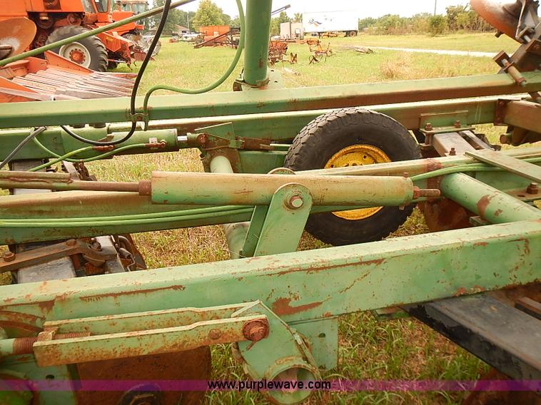 image for item J2114 John Deere 331 disk