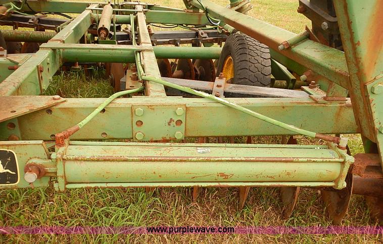 image for item J2114 John Deere 331 disk