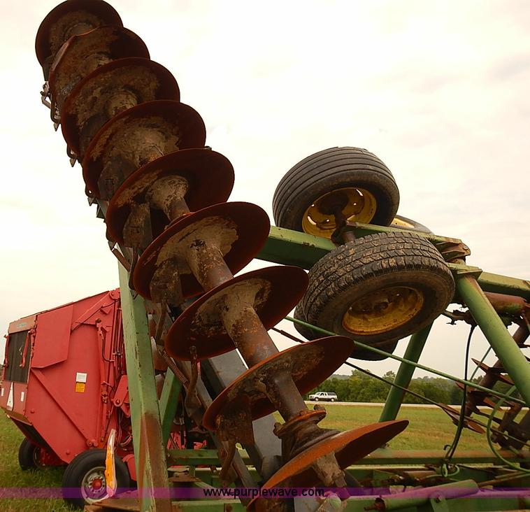 image for item J2114 John Deere 331 disk