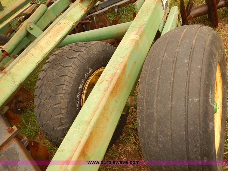 image for item J2114 John Deere 331 disk