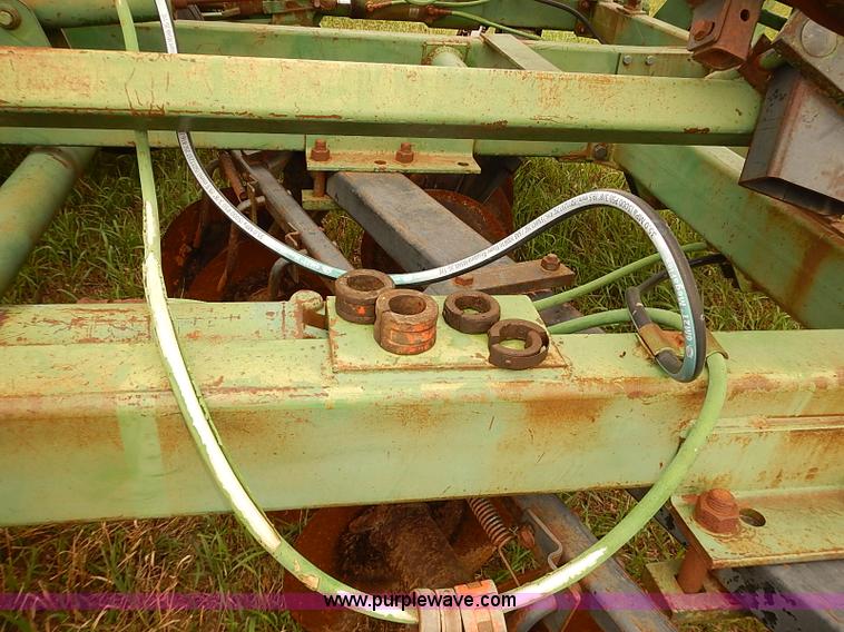 image for item J2114 John Deere 331 disk