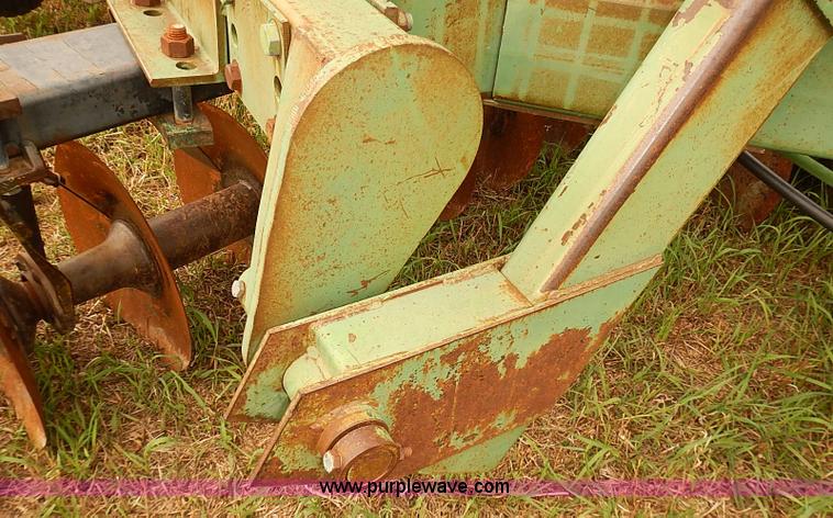 image for item J2114 John Deere 331 disk