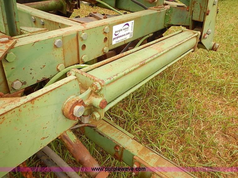 image for item J2114 John Deere 331 disk