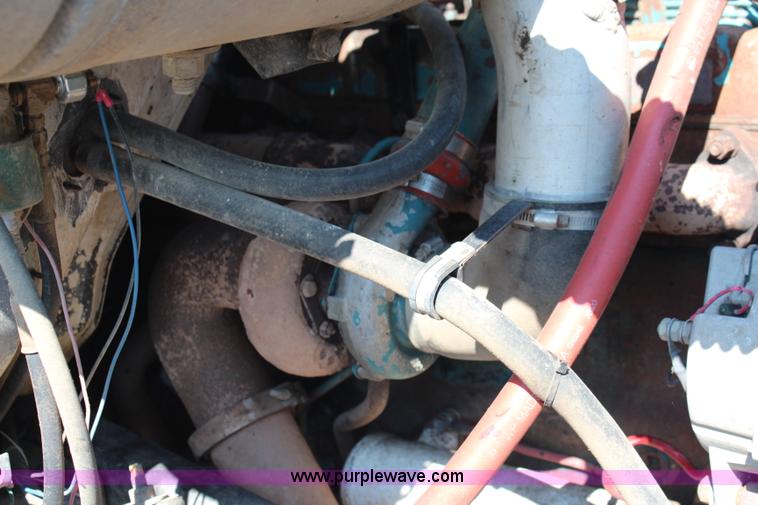 image for item J2156 1985 International S1900 feed truck