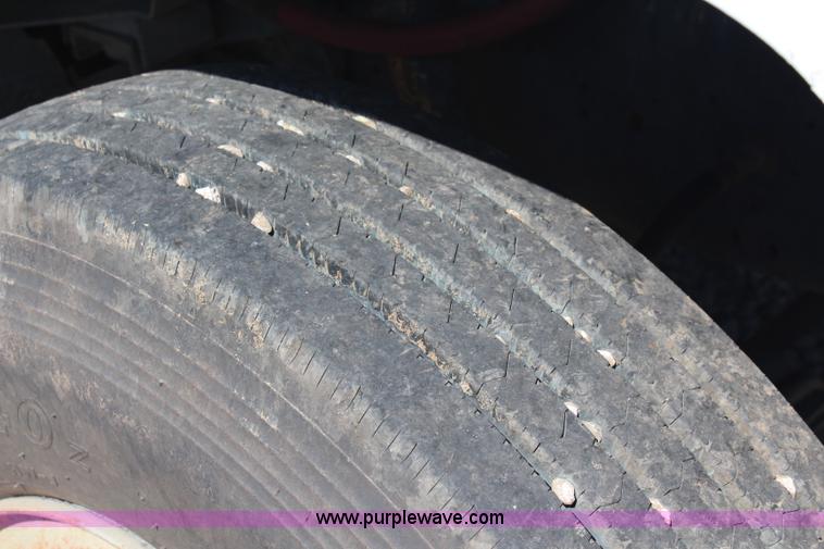 image for item J2156 1985 International S1900 feed truck