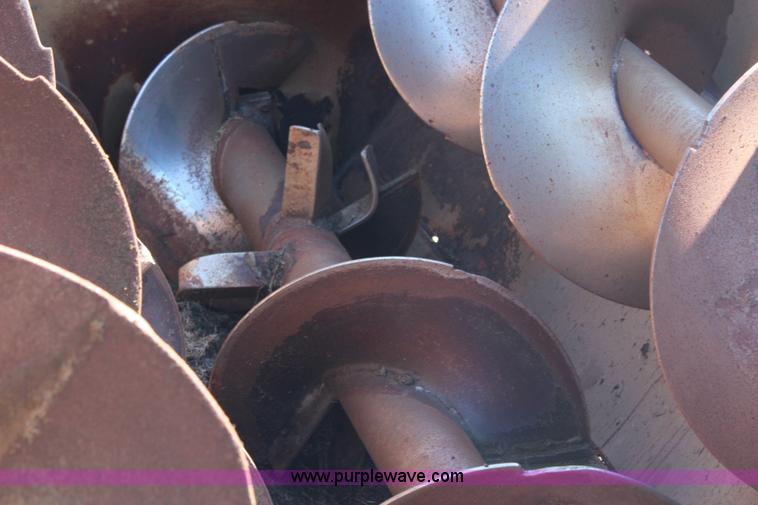 image for item J2156 1985 International S1900 feed truck