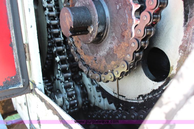 image for item J2156 1985 International S1900 feed truck