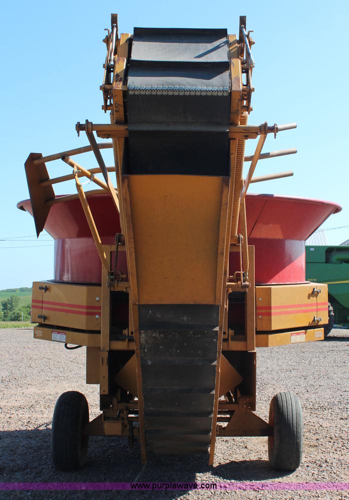 image for item J2157 HayBuster H1000 Big Bite tub grinder