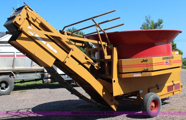 image for item J2157 HayBuster H1000 Big Bite tub grinder