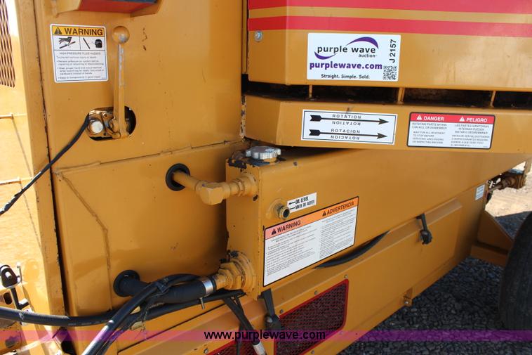 image for item J2157 HayBuster H1000 Big Bite tub grinder