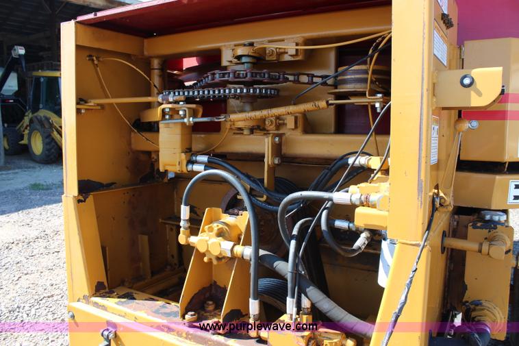 image for item J2157 HayBuster H1000 Big Bite tub grinder