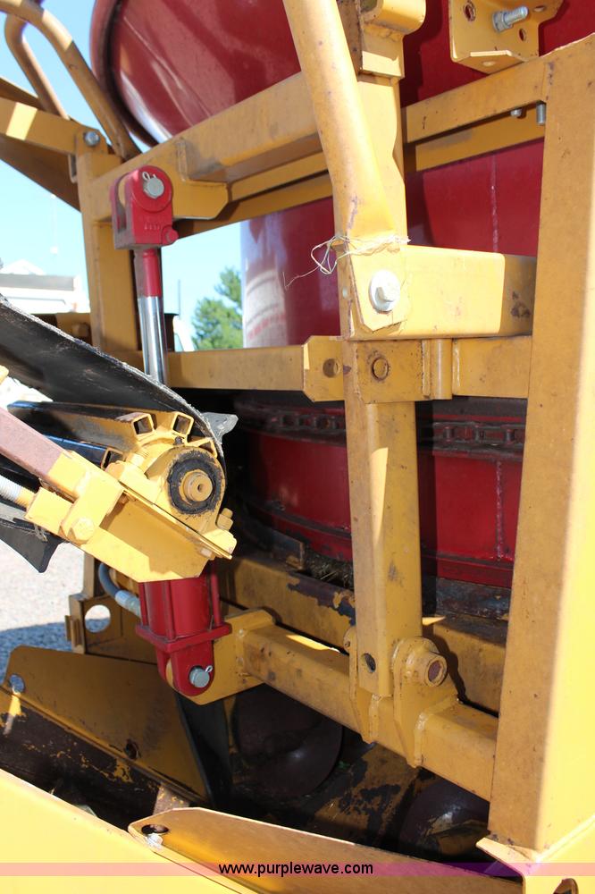 image for item J2157 HayBuster H1000 Big Bite tub grinder