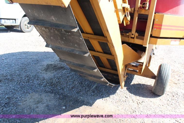 image for item J2157 HayBuster H1000 Big Bite tub grinder