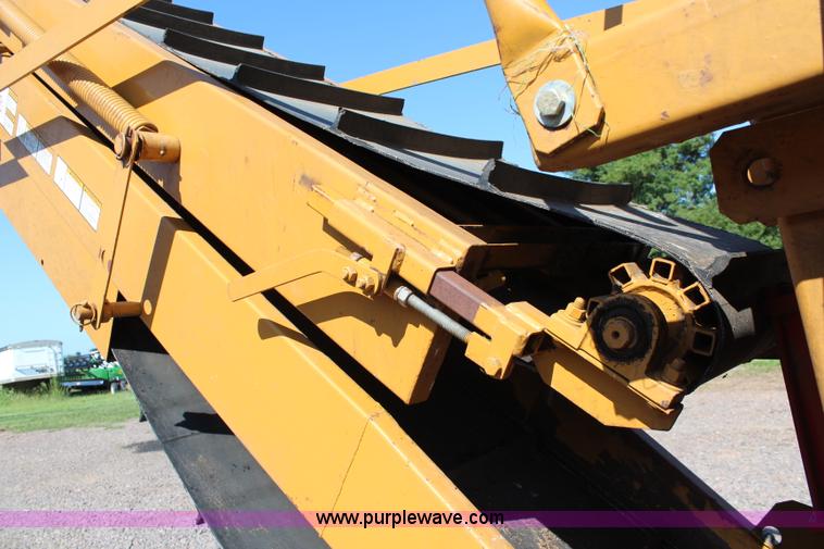 image for item J2157 HayBuster H1000 Big Bite tub grinder